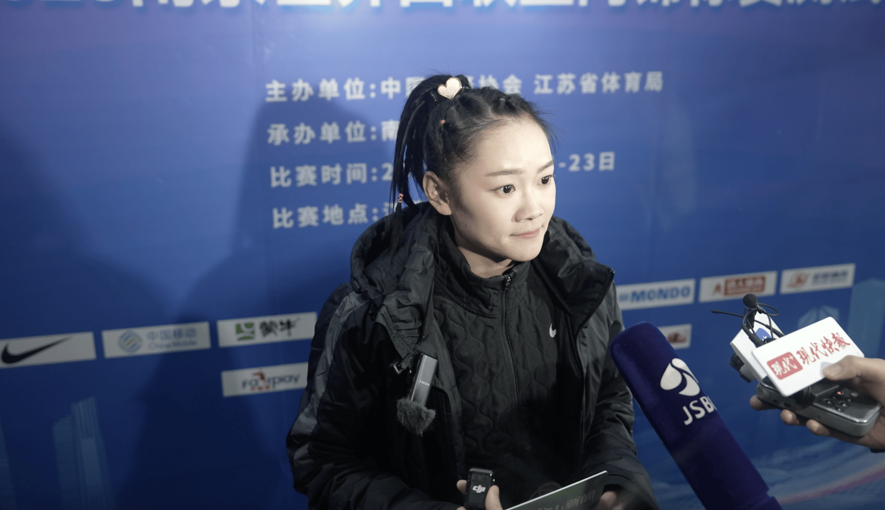 关于穆古鲁扎在巴塞罗那比赛中夺冠，领先优势明显引发热议！的信息